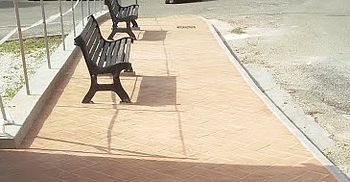 Tre immagini del nuovo marciapiede di Montegiano