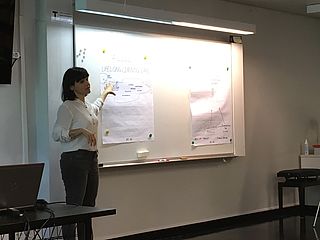 Sara Bindelli in un momento di restituzione delle esperienze didattiche e professionali