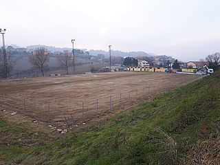Alcuni momenti dei lavori al campo sportivo di Mombaroccio nel gennaio 2019