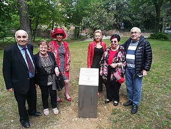 Infine, la consegna degli attestati di Riconoscimento di Elevati Meriti agli eredi dei protagonisti di allora. Per tutti quello del Riconoscimento a Padre Sante Raffaelli, consegnato nelle mani di Padre Renato Martino, guardiano del Convento del Beato Sante.