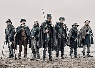 Un dettaglio del manifesto del film con la Banda Grossi al completo e la locandina della proiezione del film al teatro comunale di Mombaroccio